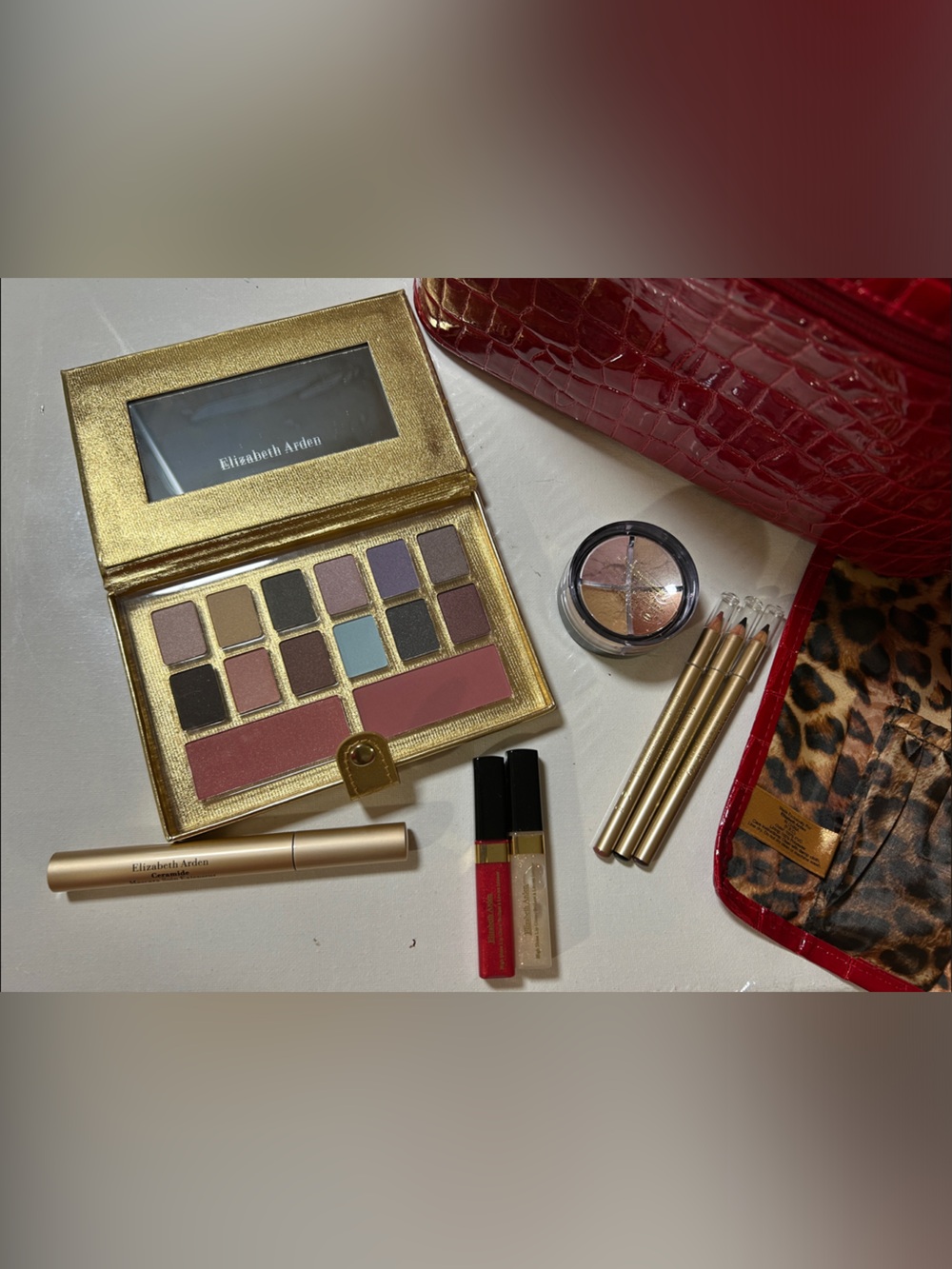 NWT Elizabeth Arden Gold Makeup Palette with Red Gloss & Red Croc Bag - Picture 2 of 15